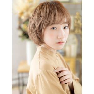 マッシュパーマ前下がりショートウルフカット　細めハイライト