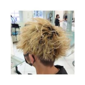 ツーブロック外ハネショート