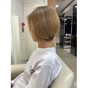 イメチェン/ホワイトブロンド/外ハネボブ/美髪/茅ヶ崎駅