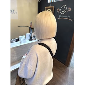 抜きっぱなしブロンドボブ