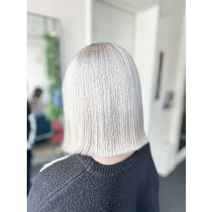 【W_SALON 河原町】ラチナシルバーホワイト/ぱっつんボ