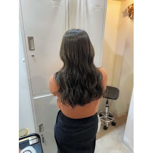 オリーブグレージュ【脇黒丸　彩】