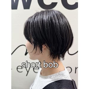 黒髪ショートボブ