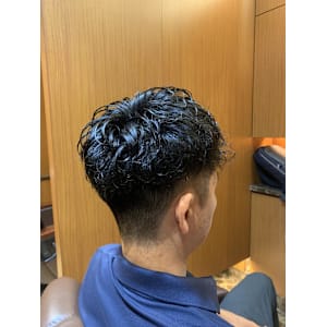 前下がりパーマ