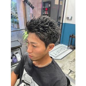 刈り上げスパイキーショート