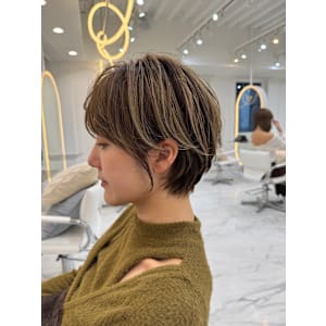 くびれショート丸みショートボブハイライトカラー