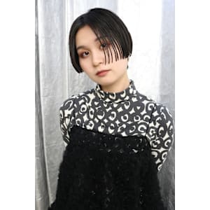 ステップボーンカットショート/センターパート