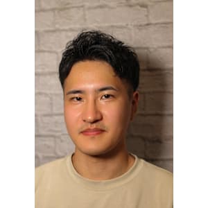 癖毛を生かしたアップバング