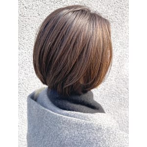 大人な丸みショートボブ　オリーブブラウン