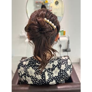 ポニーアレンジヘア