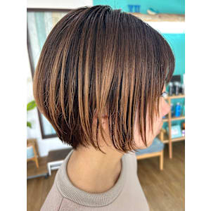 レイヤーショートボブ