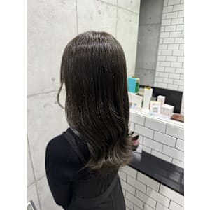 オリーブグレージュ