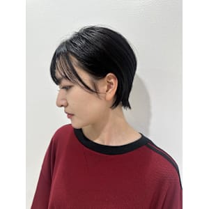 頭が小さくなるショートスタイル