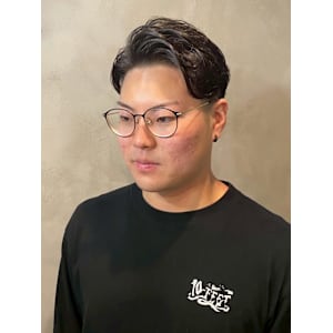 メンズカット ツーブロック　フェード 刈り上げ アップバング