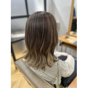 表面細めのハイライトとインナーもブリーチ