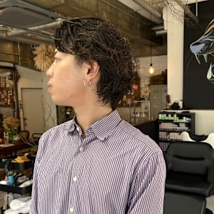 パーマを活かしたメンズウルフ