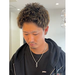 刈り上げアップバングショート