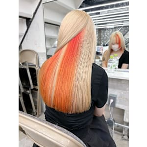 ブロンドホワイトアッシュ韓国ヘアオレンジインナーカラー