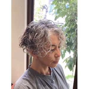 個性を活かしたモードなパーマ