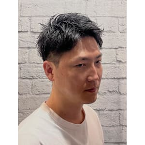 メンズ／束感ショート／ツーブロック／刈り上げ／アップバング