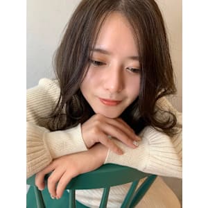 'BEBE(ベベ) ミディアム 韓国風 くびれヘア ベージュ