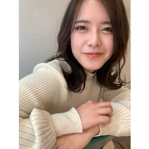 'BEBE(ベベ) ミディアム 韓国風 くびれヘア ベージュ