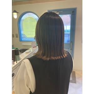 赤羽切りっぱなしボブ赤みを消した白髪染めオリーブベージュ