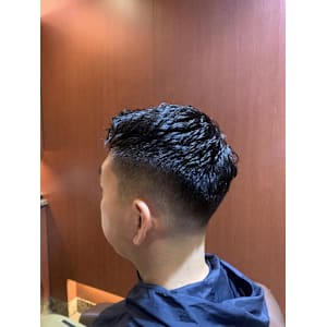 直毛必見アイロンパーマ