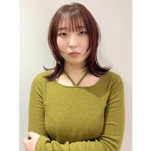 顔周りレイヤーカット ピンクベージュ 外ハネミディアム