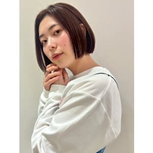 センターパート ショートボブ グレージュカラー 20代