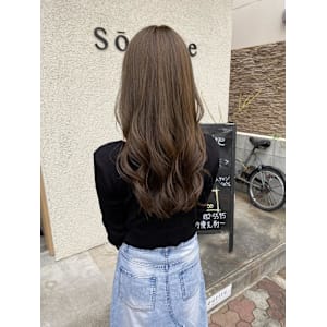 ベージュカラー