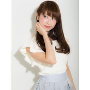 やさしいワンカールで毛先を遊ばせたナチュラルストレート2