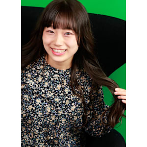 光を受けるたび、柔らかく透き通るような艶感◎ダークグレージュ