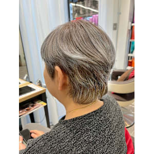 ★白髪ぼかしハイライト★透明感シルバーグレージュショート - u'i by first北四番丁【ウイバイファーストキタヨバンチョウ】掲載中