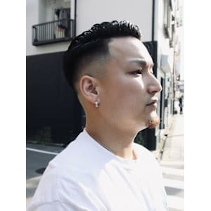 スキンフェード×サイドパート