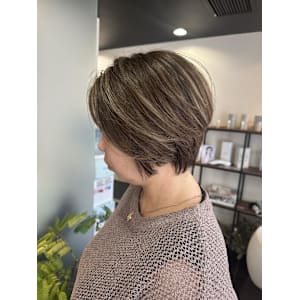 磯崎/イメチェン/ホワイトブロンド/外ハネボブ/美髪/茅ヶ崎