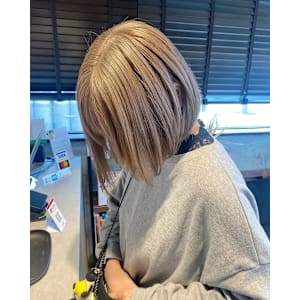 ホワイトグレージュ