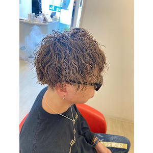 メンズパーマ/波打ちスパイラル/白髪ぼかしハイライト/縦落