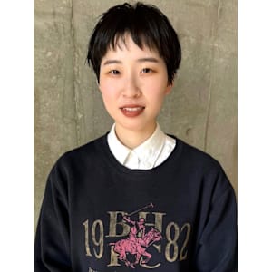 ベリーショート 黒髪 マッシュショート 大人ショート オン眉