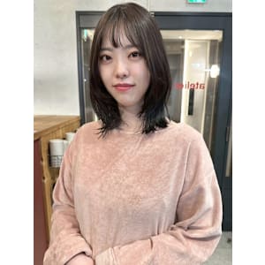 顔周りカット 艶感 ミディアムレイヤー ブラウンアッシュ 2 - atelier.神戸三宮店【アトリエ】【アトリエ コウベサンノミヤテン】掲載中