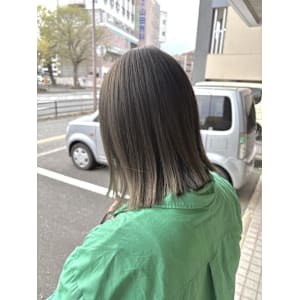 オリーブベージュ