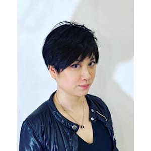 黒髪ベリーショート