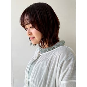 透け感レイヤーボブ