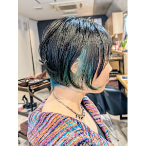 コンパクトショート×ブルーグリーンインナーカラー