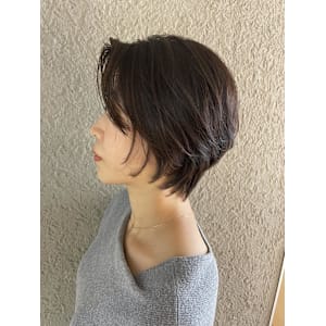 大人のくびれショート