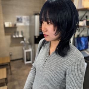 くびれヘア　ミディアム　ダークブラウン　ウルフカット　前髪