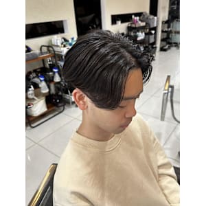 毛流れハンサムショートセンターパートメンズ黒髪爽やか