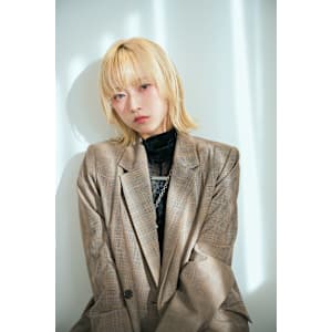 ホワイトブロンドウルフボブ