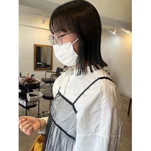 暗めオリーブベージュ