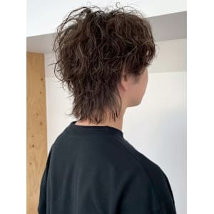 ツイストスパイラルパーマ ベージュカラー ウルフカット